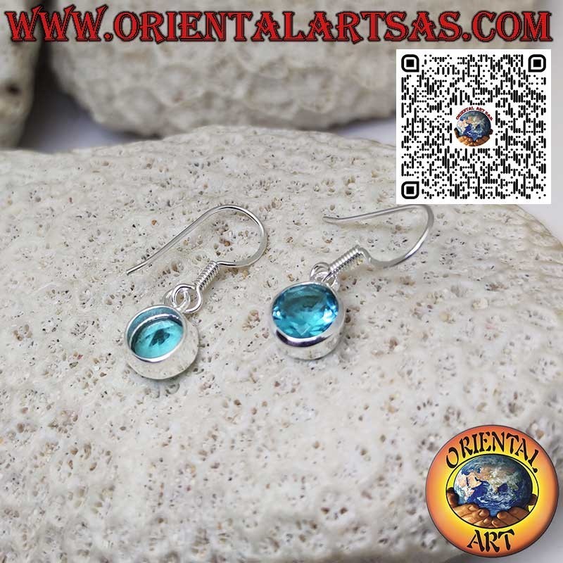Pendientes de plata con topacio azul redondo y borde sencillo
