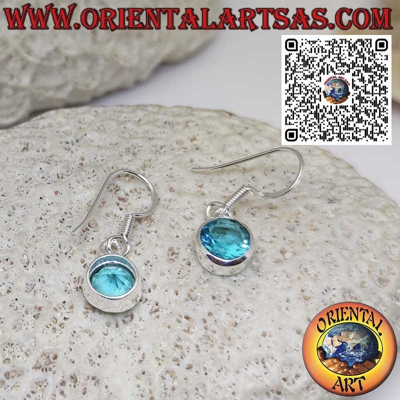 Pendientes de plata con topacio azul redondo y borde sencillo
