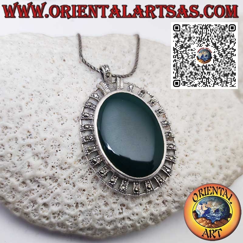 Silver pendant with green shuttle agate on smooth setting