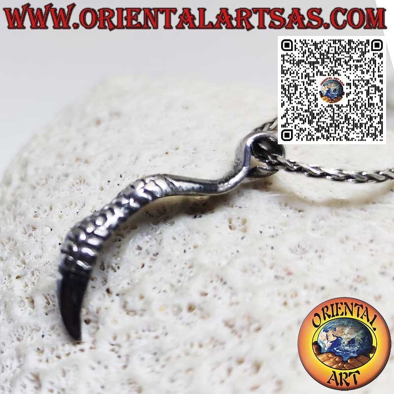 Colgante de plata con garra de águila dorada hecho a mano