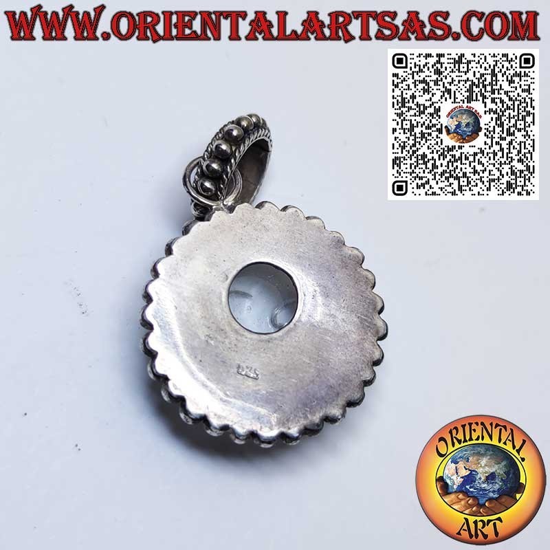 Pendentif en argent soleil sculpté sur cristal de roche entouré de sphères