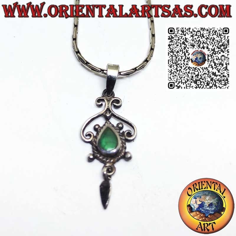 Colgante de plata con ágata lanzadera verde en engaste liso