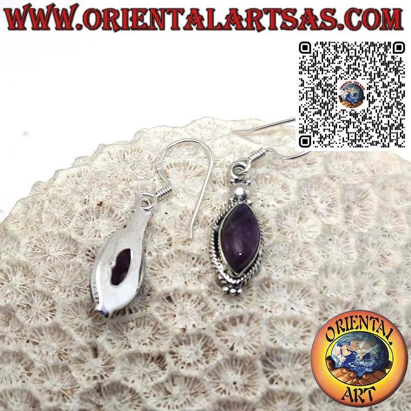 Orecchini in argento con ametista a navetta cabochon contornata da treccia