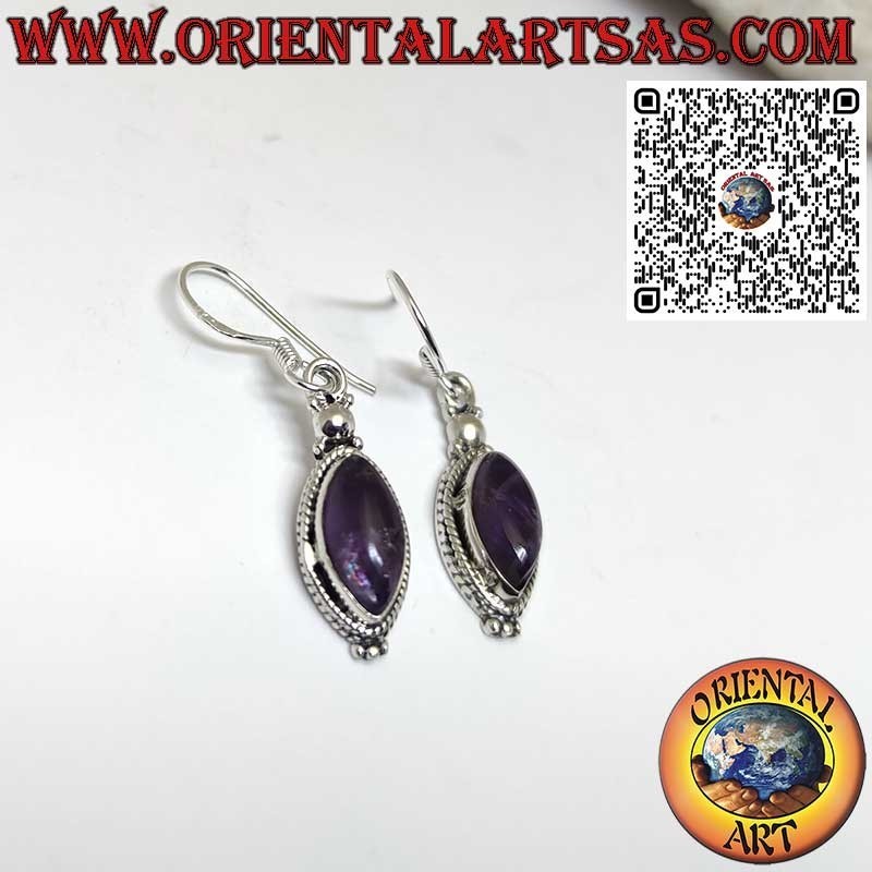 Boucles d'oreilles en argent avec une navette cabochon d'améthyste entourée d'une tresse