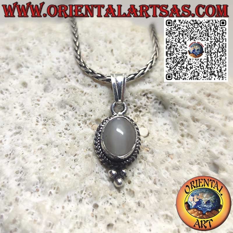 Ciondolo in argento con pietra di luna naturale ovale contornata e 3 sfere