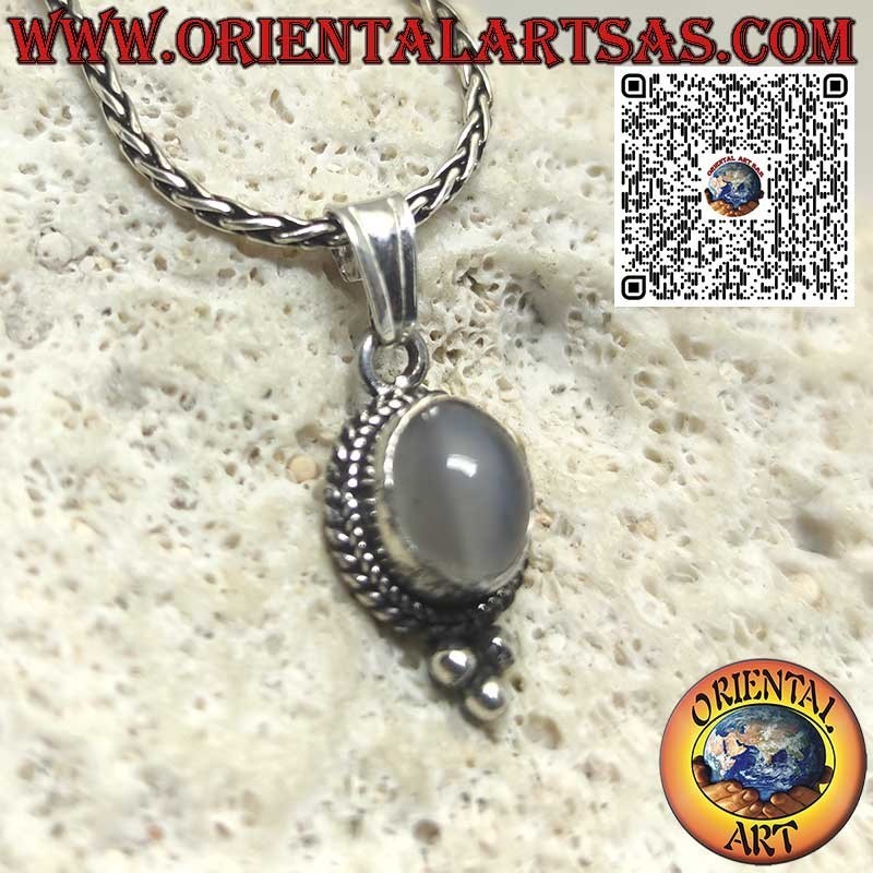 Ciondolo in argento con pietra di luna naturale ovale contornata e 3 sfere