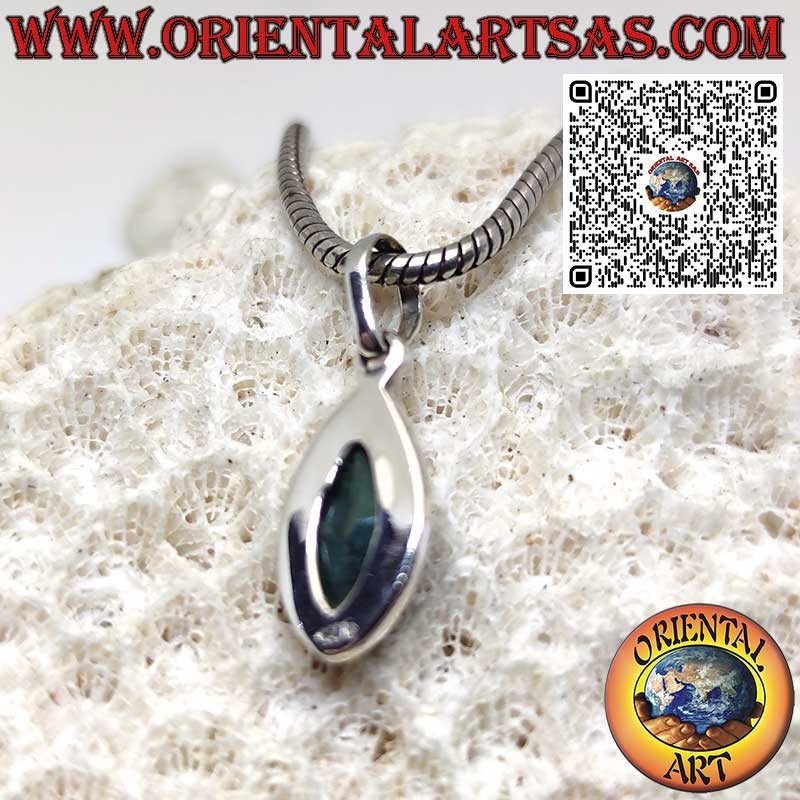 Colgante de plata con esmeralda natural en talla navette y borde liso