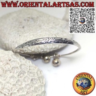 Bracelet rigide en argent avec gravures, fait à la main et avec des grelots