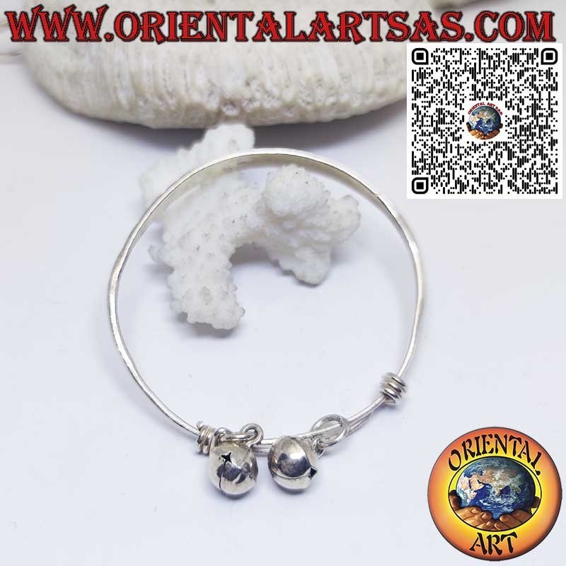 Bracelet rigide en argent avec gravures, fait à la main et avec des grelots
