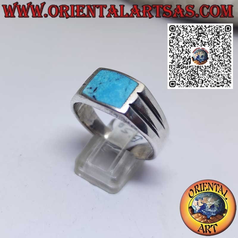 Anillo de plata con turquesa rasante rectangular y dos líneas horizontales grabadas en los laterales
