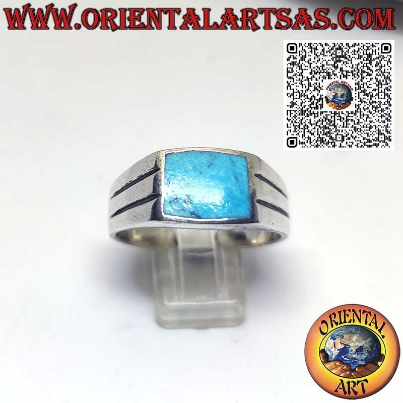 Anello in argento con turchese rettangolare a filo e due linee orizzontali incise sui lati