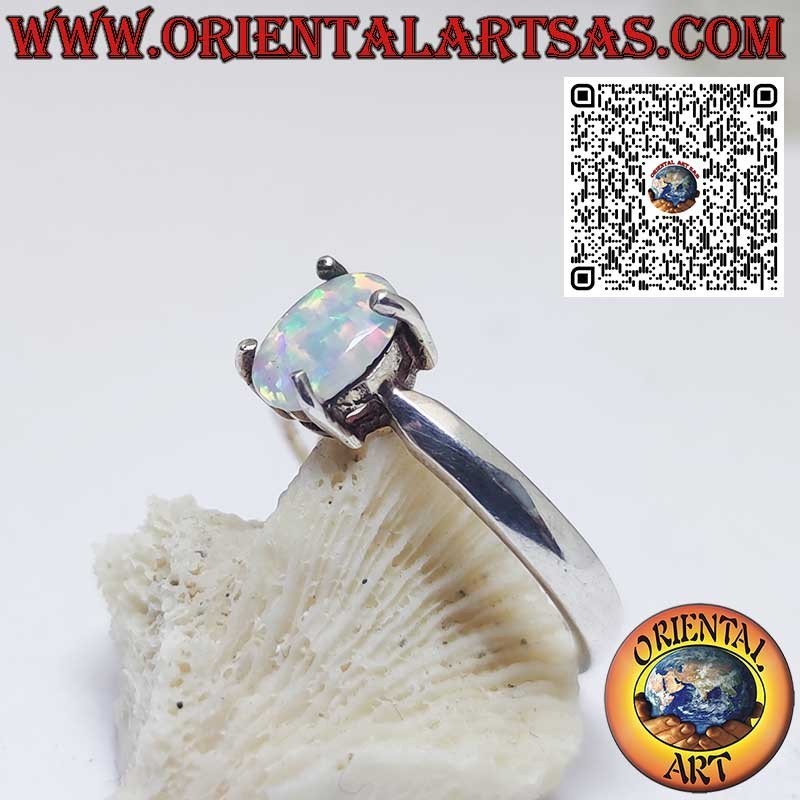 Bague en argent avec opale arlequin ovale sertie par 4 griffes