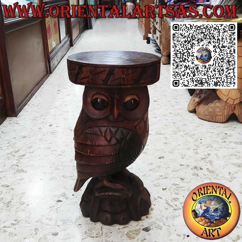 Escultura de búho con superficie de apoyo en un solo bloque de madera de suar de 50 cm.