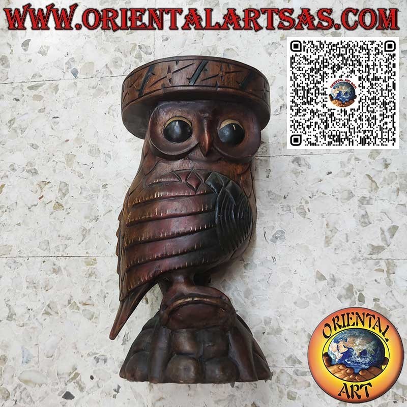 Escultura de búho con superficie de apoyo en un solo bloque de madera de suar de 50 cm.