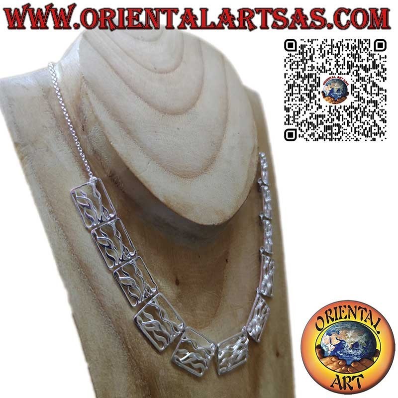 Collier brillant en argent 925 ‰ composé de 11 plaques sculptées