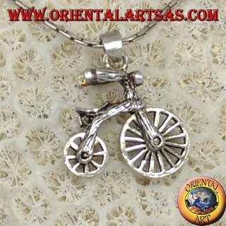 Colgante de plata, bicicletas con ruedas móviles