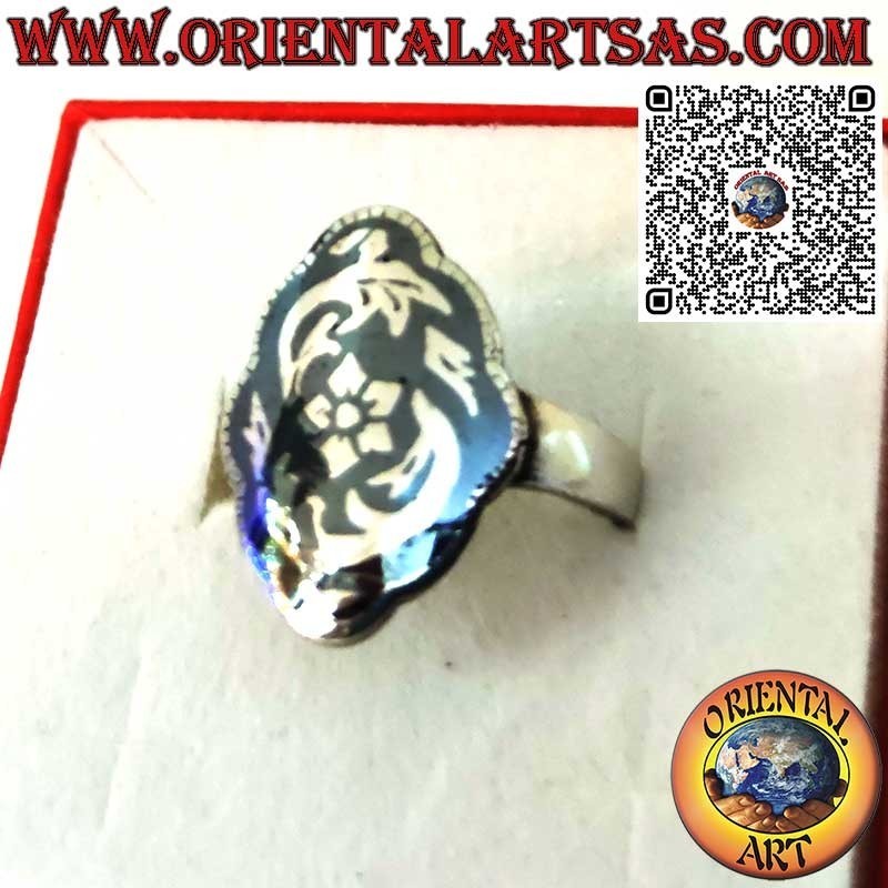 Bague en argent avec décorations florales en Nielle faite à la main