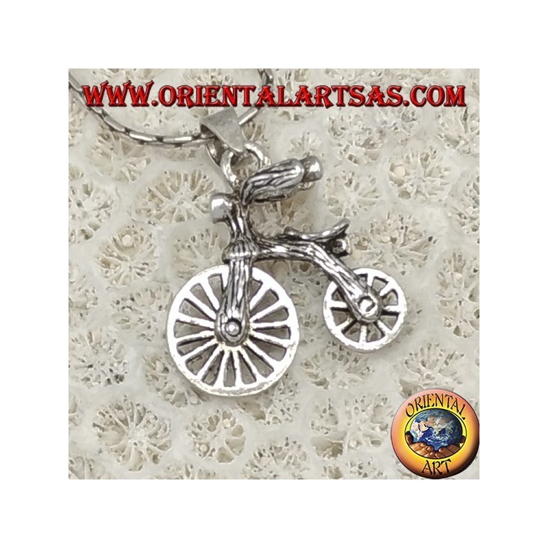Pendentif, Vélo avec des roues mobiles