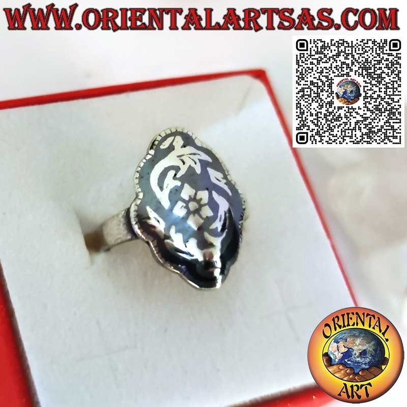 Anello in argento con decori floreali in Niello realizzato a mano