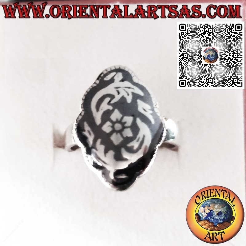 Anello in argento con decori floreali in Niello realizzato a mano