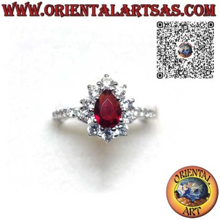 Bague en argent avec grenat goutte sertie de zircone cubique et rang sur les côtés