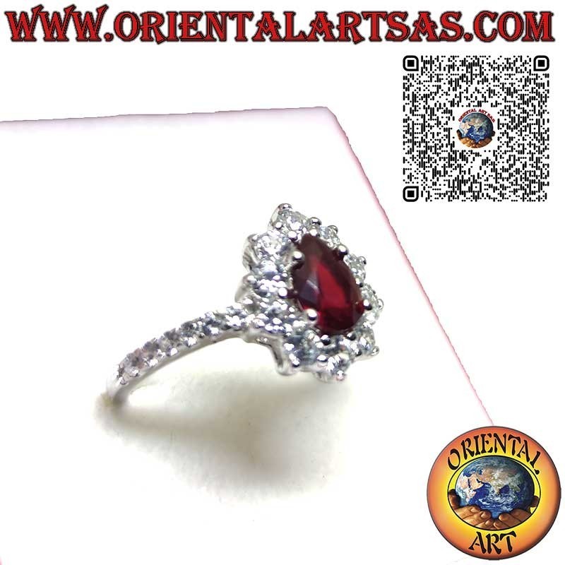 Bague en argent avec grenat goutte sertie de zircone cubique et rang sur les côtés