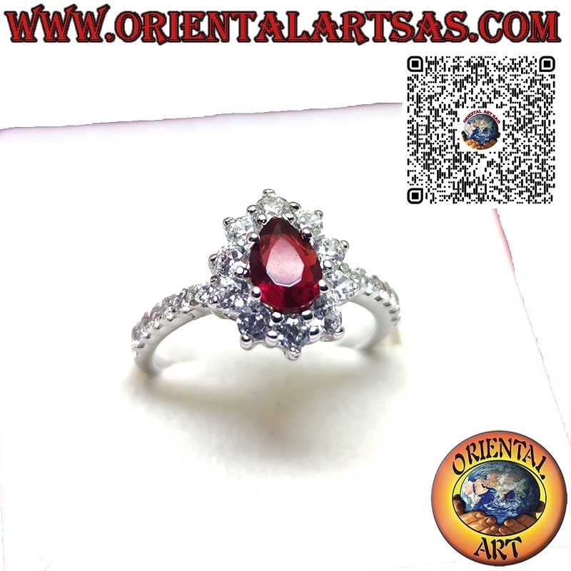 Bague en argent avec grenat goutte sertie de zircone cubique et rang sur les côtés