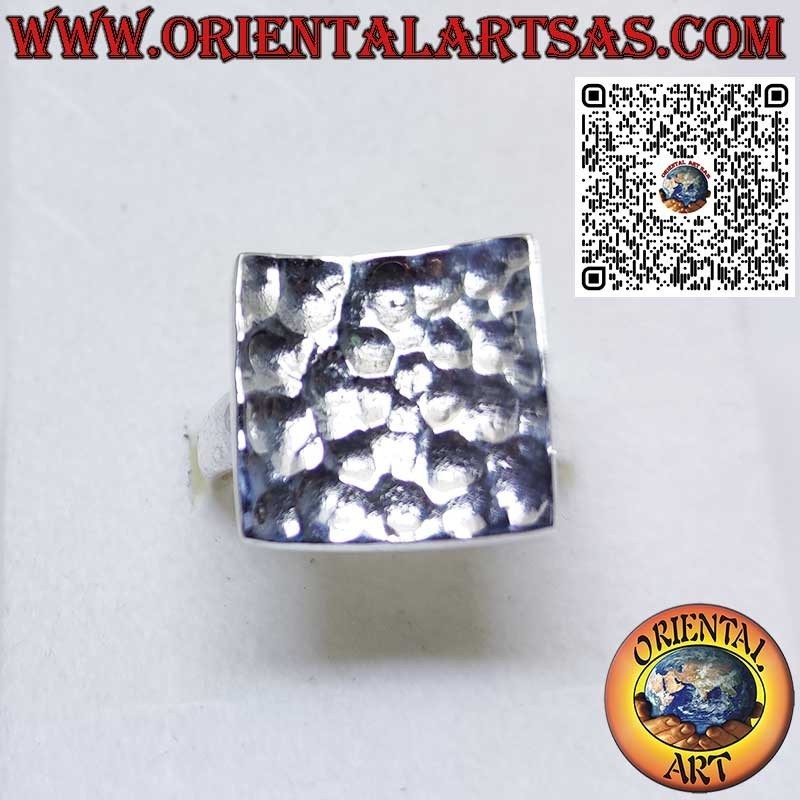 Anillo cuadrado cóncavo martillado de plata 925 hecho a mano por Karen