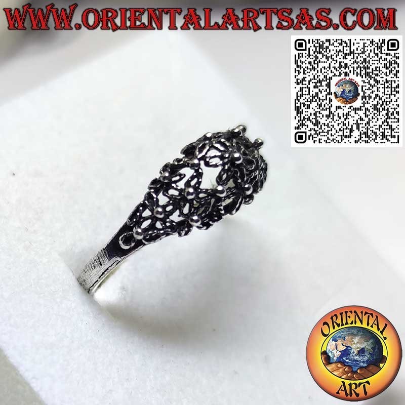 Silver ring with handcrafted perforated daisy flowers