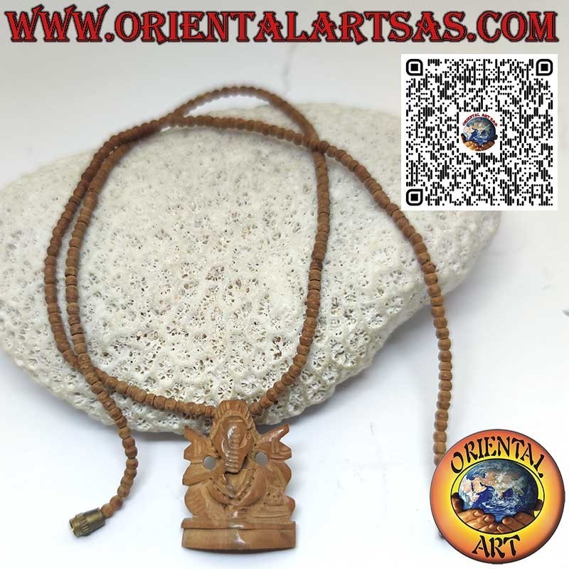 Collar con escultura de Ganesha de sándalo hecho a mano con cuentas
