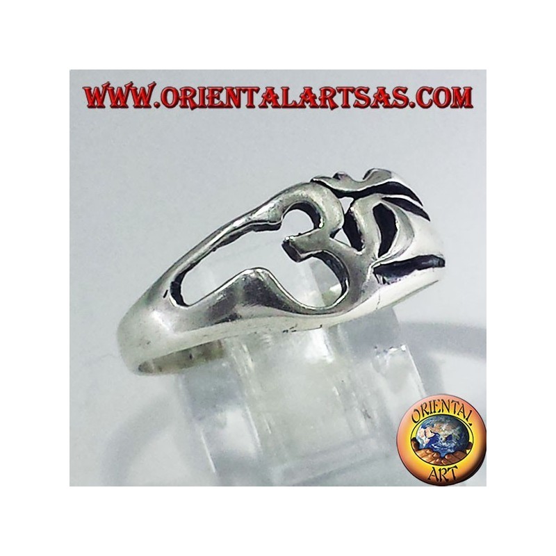 Bague en argent avec lettre sacrée de l'hindouisme