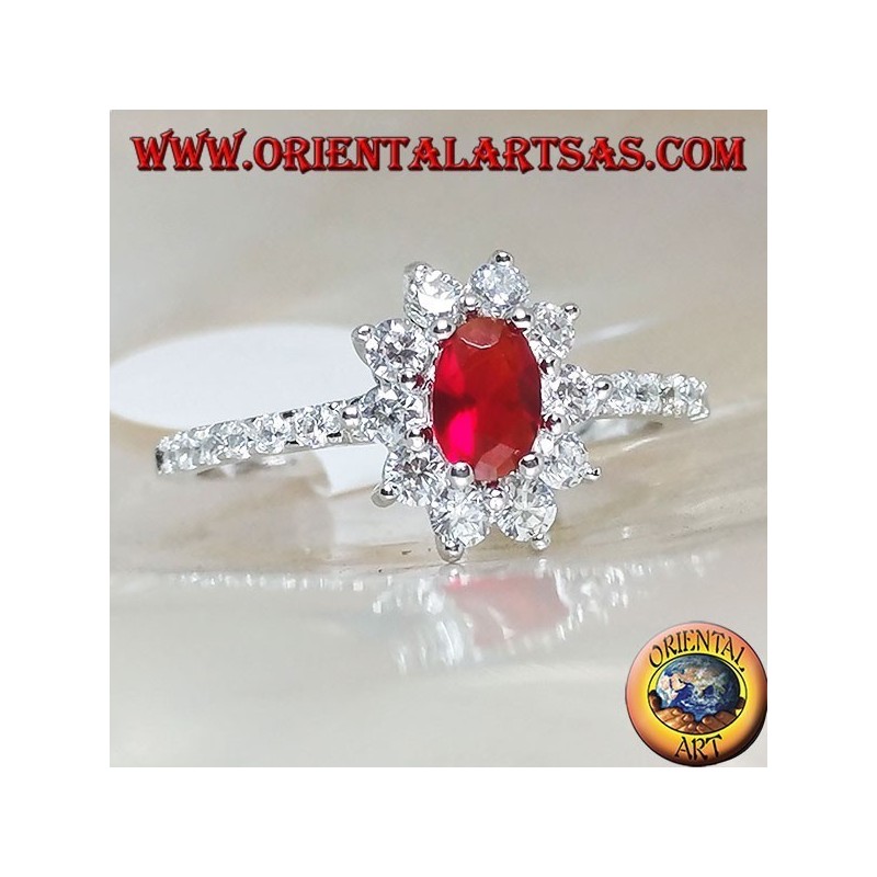 Anello in argento con granato ovale piccolo incastonato contornato da zirconi e fila sui lati