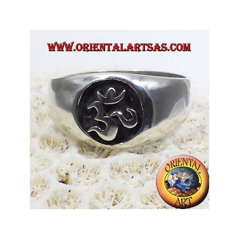 Anello OM argento a basso rilievo in argento