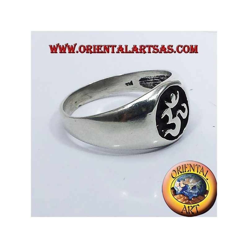 Anello OM argento a basso rilievo in argento