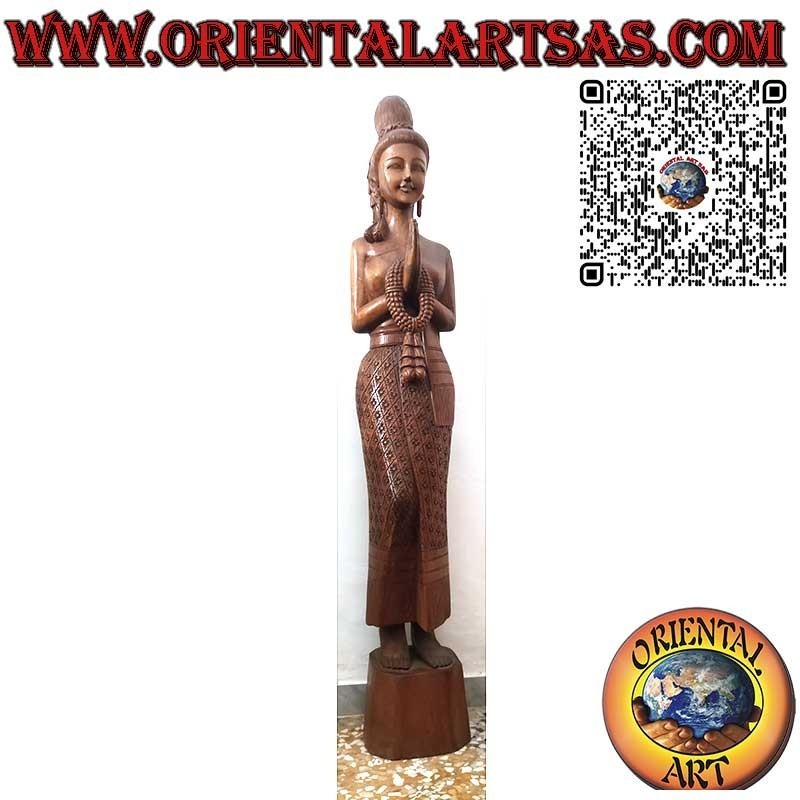 Scultura donna Thai con saluto Sawasdee in legno e intagli floreali 150 cm