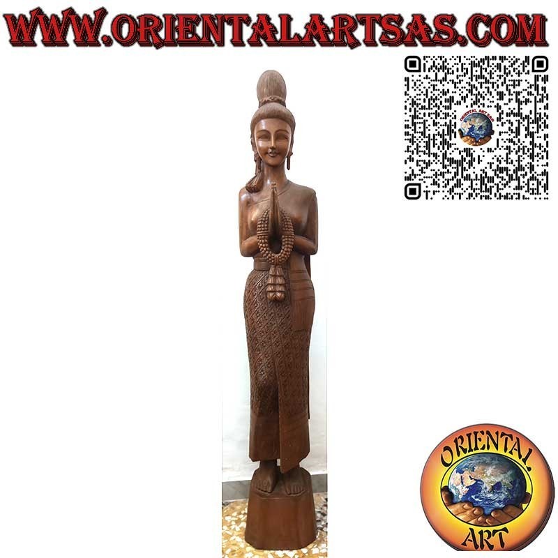 Sculpture femme thaï avec salut Sawasdee en bois et motifs floraux 150 cm