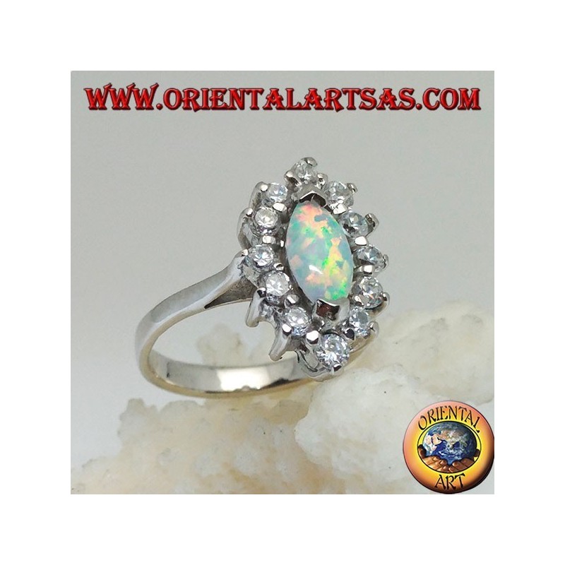Bague en argent avec opale arlequin navette sertie sur les pointes entourée de zircons