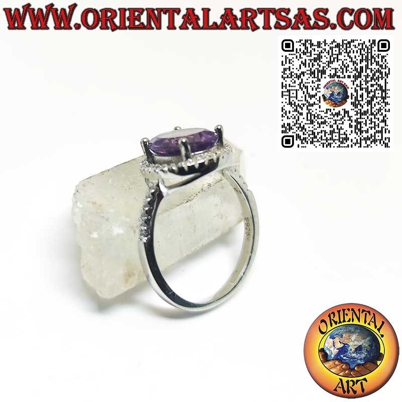 Bague en argent avec améthyste naturelle suspendue à un cercle de zircons
