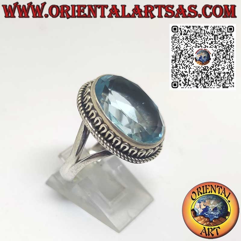 Bague en argent avec topaze bleue ovale sertie et contour en forme de vagues