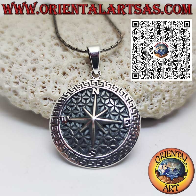 Ciondolo in argento 925 con Rosa dei Venti su Fiore della Vita, contornato da greca – Ø 27 mm