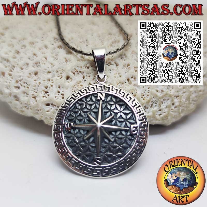 Ciondolo in argento 925 con Rosa dei Venti su Fiore della Vita, contornato da greca – Ø 27 mm