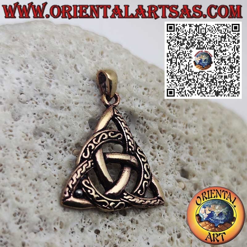 Bronze Pendant with Tyrone Knot and Circle – Symbol of Protection and Connection