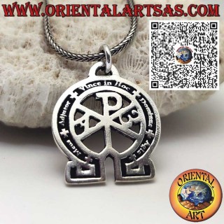 Pendentif en argent, christogramme ou « Chi-Rho », avec l’inscription « mon secours, vaincs par ceci, le Seigneur AGLA