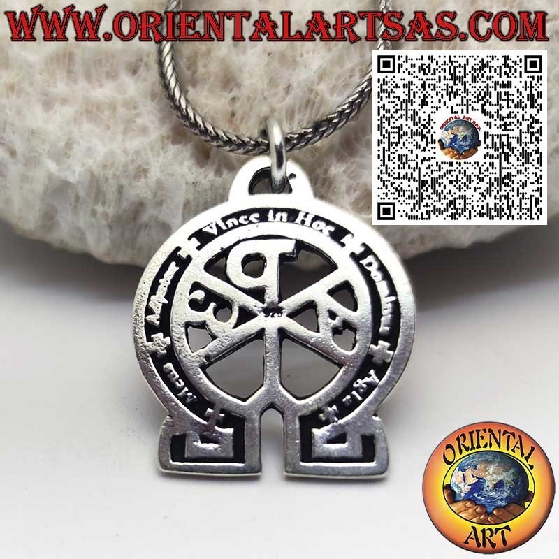 Pendentif en argent, Christogram ou "Crismon" avec l'écriture "meus adjutor wins in hoc dominus agla"