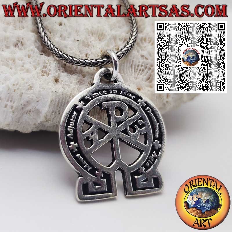 Colgante de plata, cristograma o "Crismon" con la escritura "meus adjutor gana in hoc dominus agla"