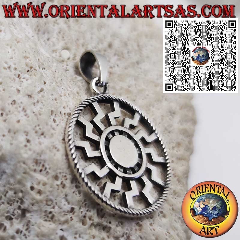 Pendentif en Argent Soleil Noir / Roue Solaire – Symbole d’Énergie et de Cyclicité (27 mm Ø)