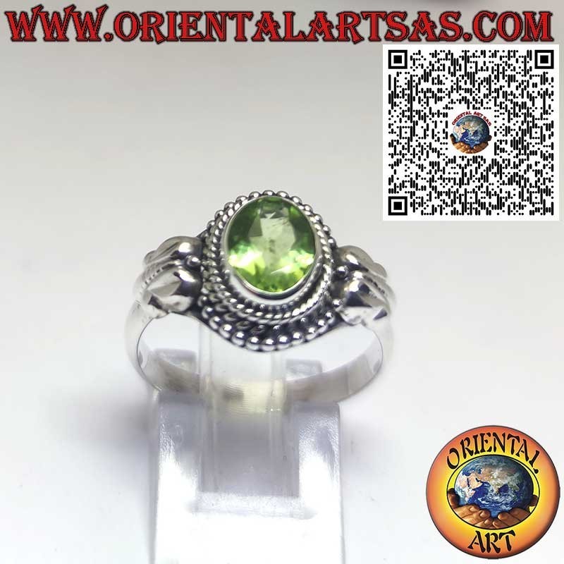 Anillo de Plata con Peridoto Natural Rodeado de Esferas – Elegancia y Energía