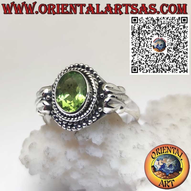 Bague en Argent avec Péridot Naturel Entouré de Perles – Élégance et Énergie