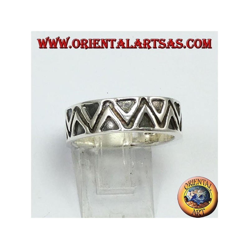 Silver band ring with bas-relief triangles