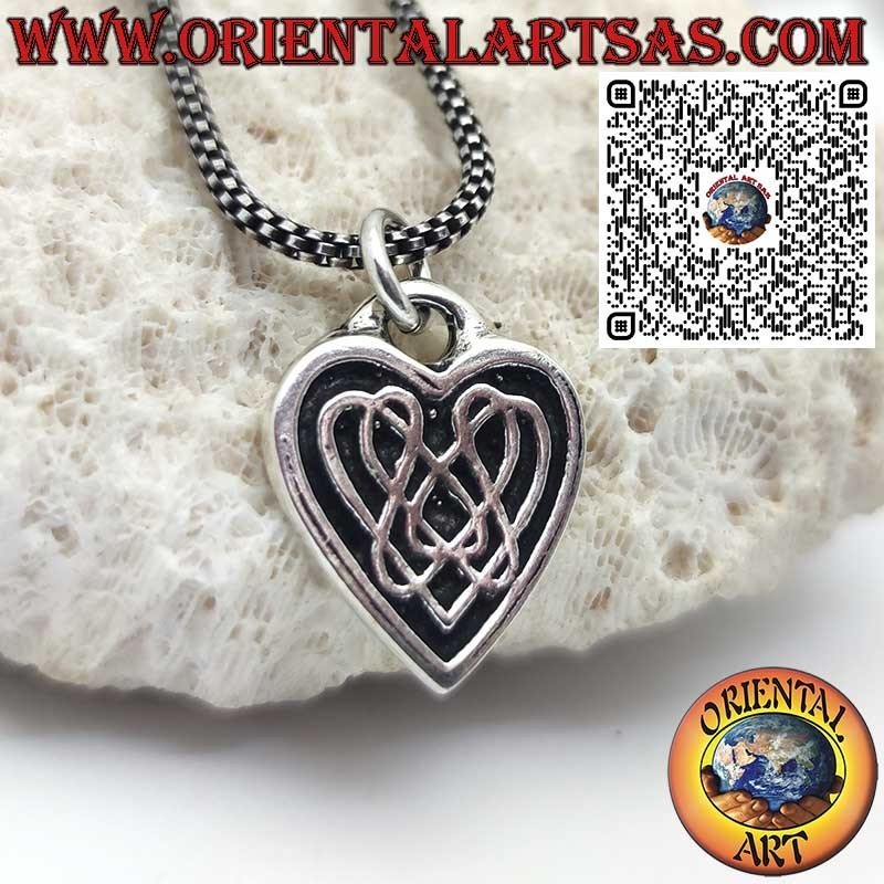 Colgante de Plata 925 en Forma de Corazón con Nudo Celta en Relieve – Símbolo de Eternidad